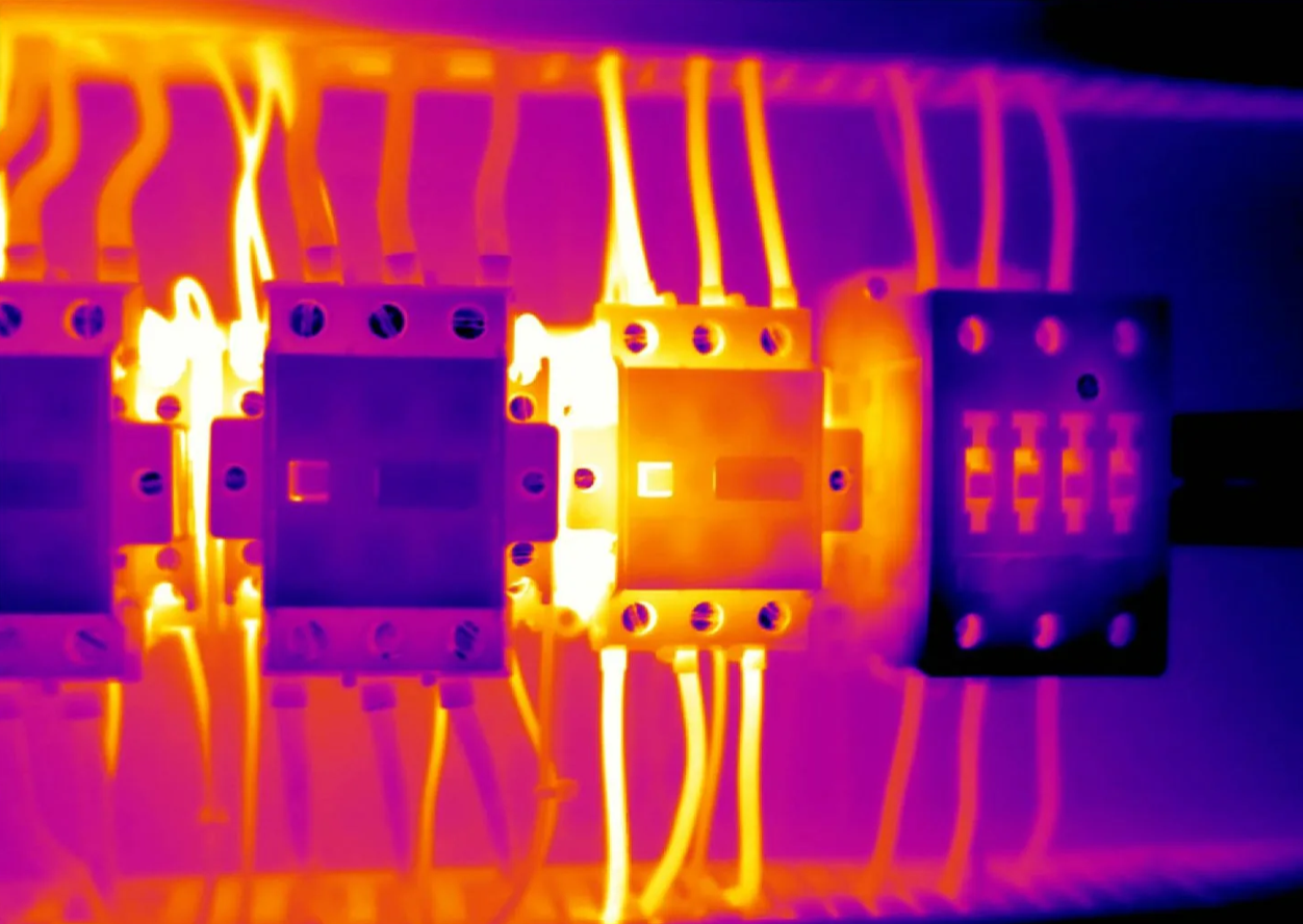 Ик тепловизор. Тепловизор Тесла 890. Тепловизор электрощит. Термограмма тепловизора Электрооборудование. Тепловизор electrical Inspection.